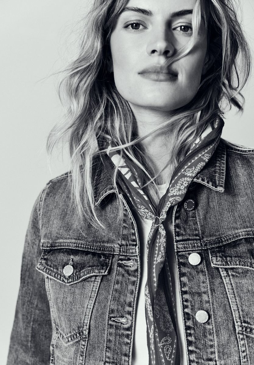Jeansjacke mit Knöpfen und Backprint