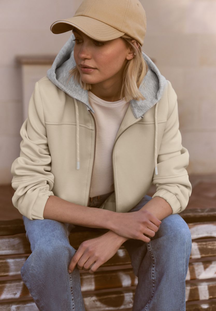 Jacke mit abnehmbarer Kapuze