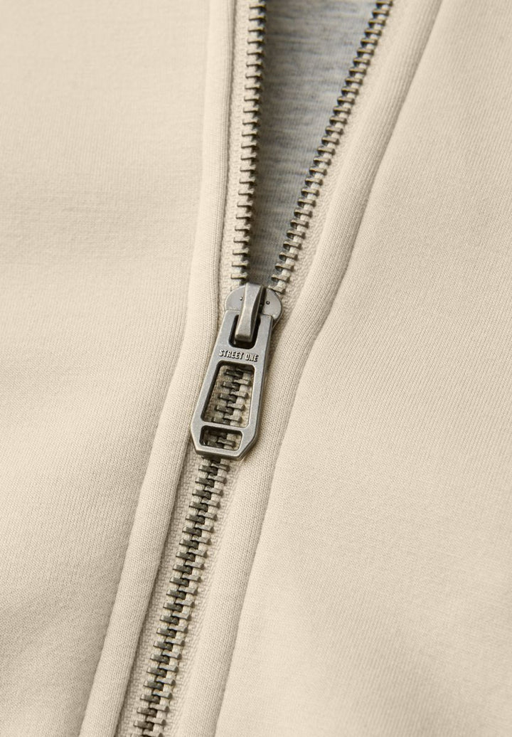 Jacke mit abnehmbarer Kapuze
