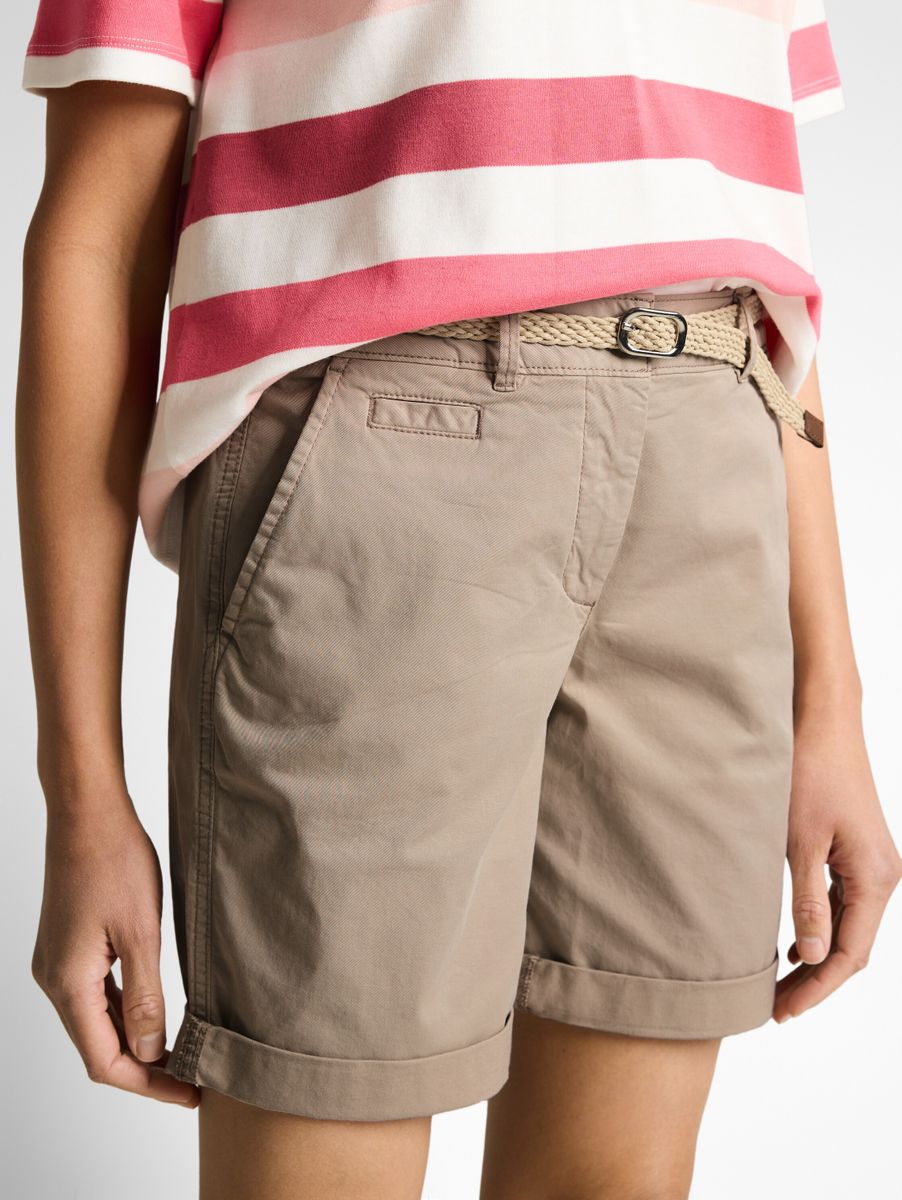 Chino Bermuda Shorts mit Gürtel