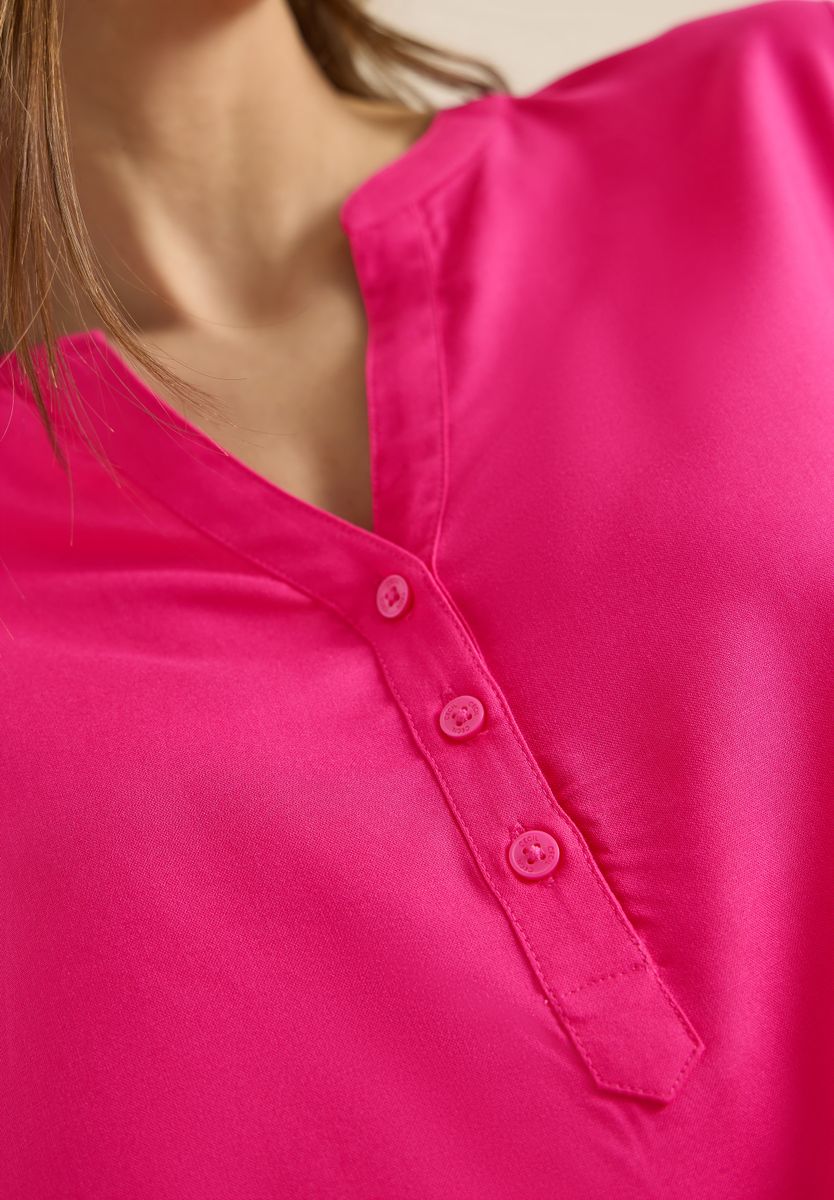 Kurzarm Bluse mit Split Neck