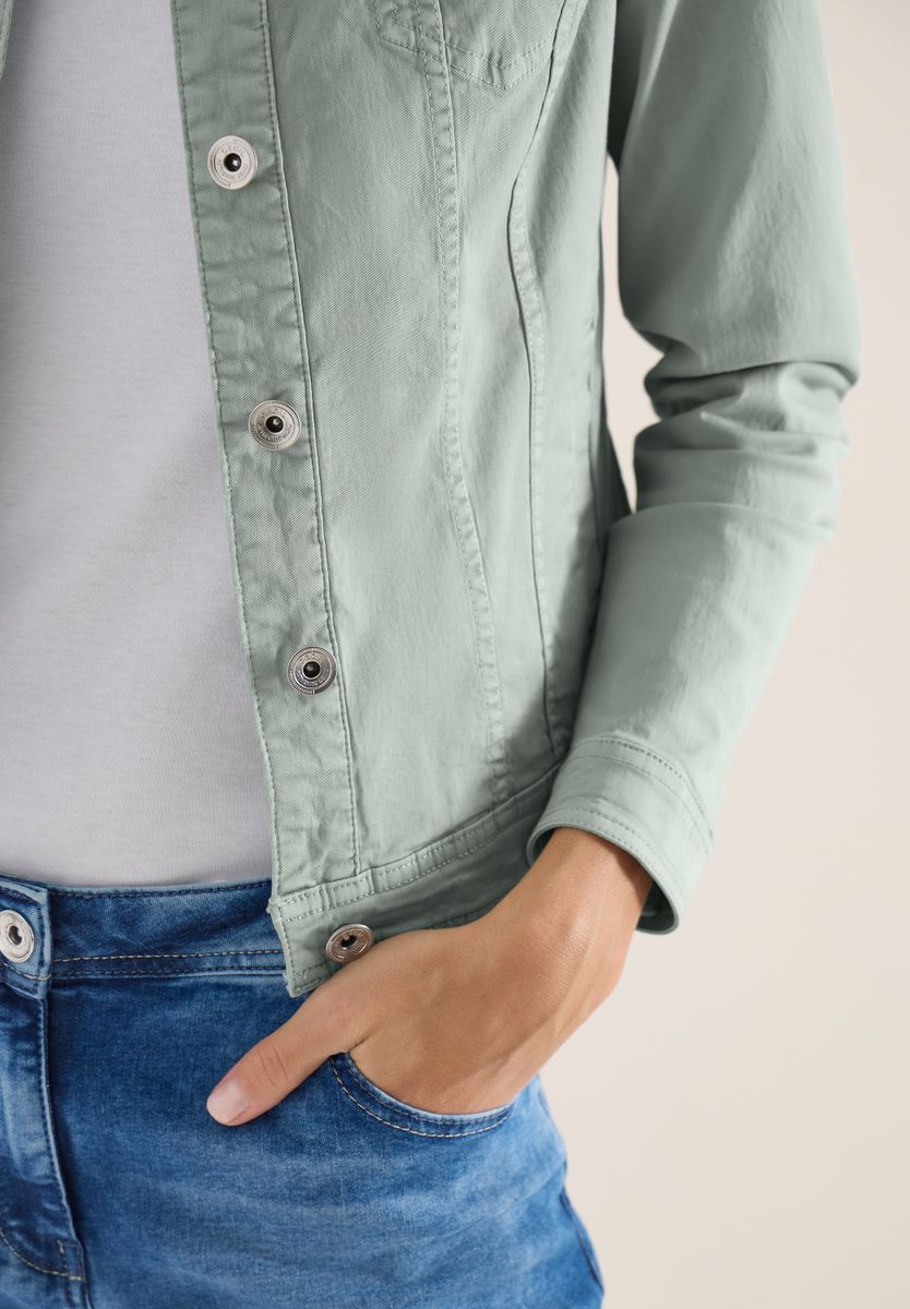 Jeansjacke mit Brusttaschen und Knöpfen