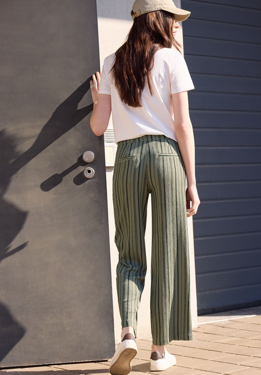 Wide Leg Hose mit Gürteldetail