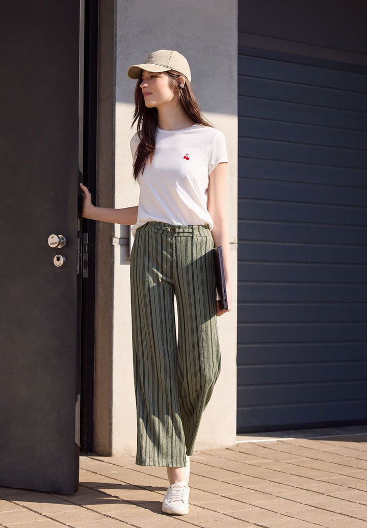 Wide Leg Hose mit Gürteldetail