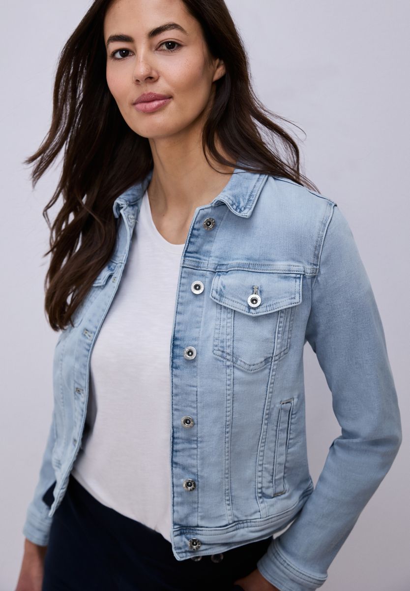 Jeansjacke mit Brusttaschen und Knöpfen
