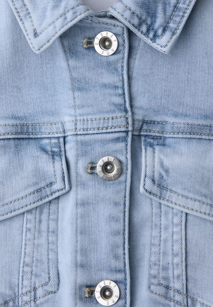 Jeansjacke mit Brusttaschen und Knöpfen