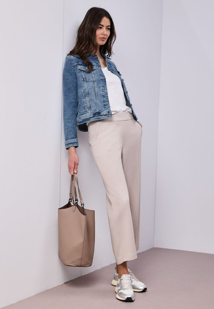 Jeansjacke mit Brusttaschen und Knöpfen