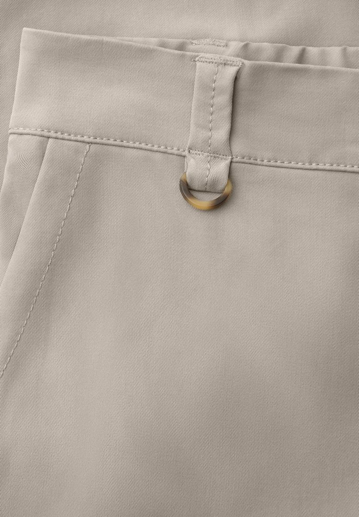 Mid Waist Slim Leg Chino im Casual Fit