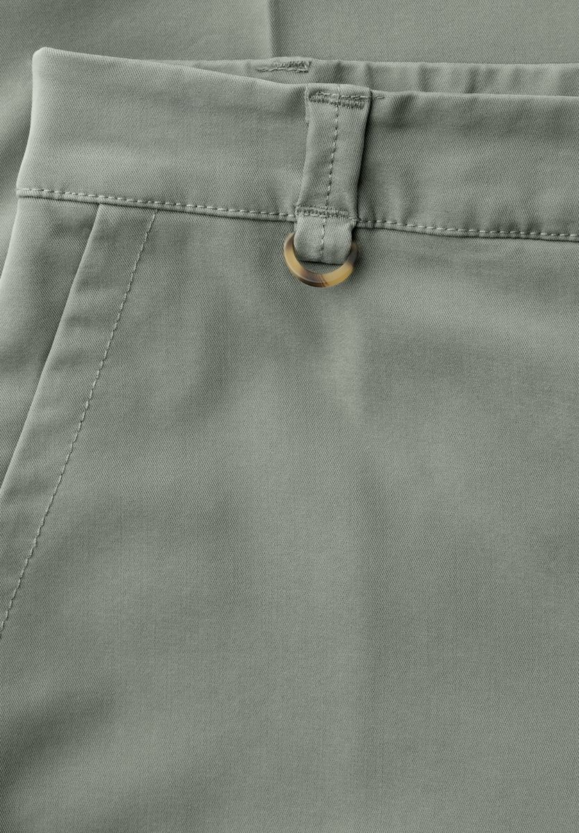 Mid Waist Slim Leg Chino im Casual Fit