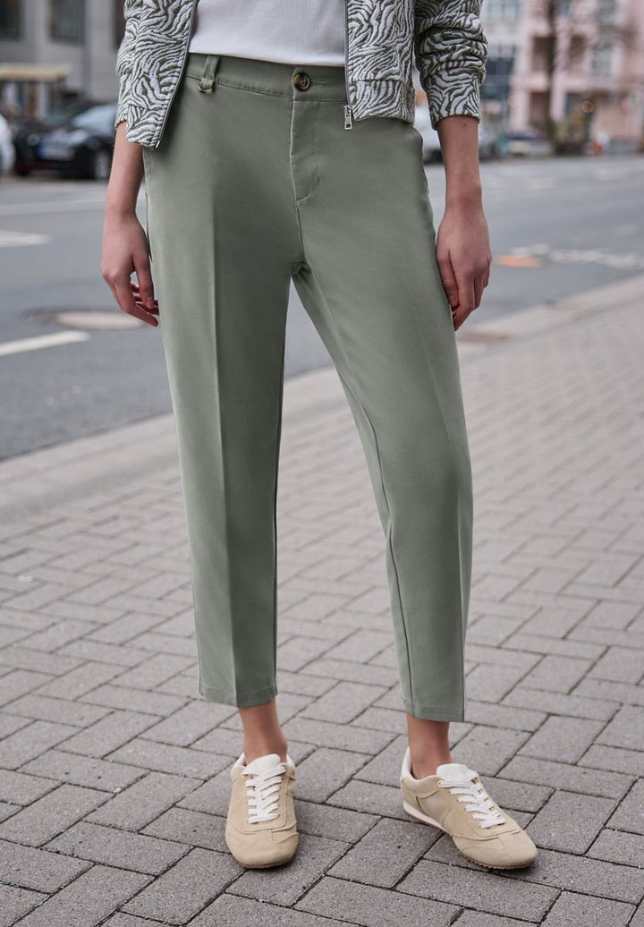 Mid Waist Slim Leg Chino im Casual Fit
