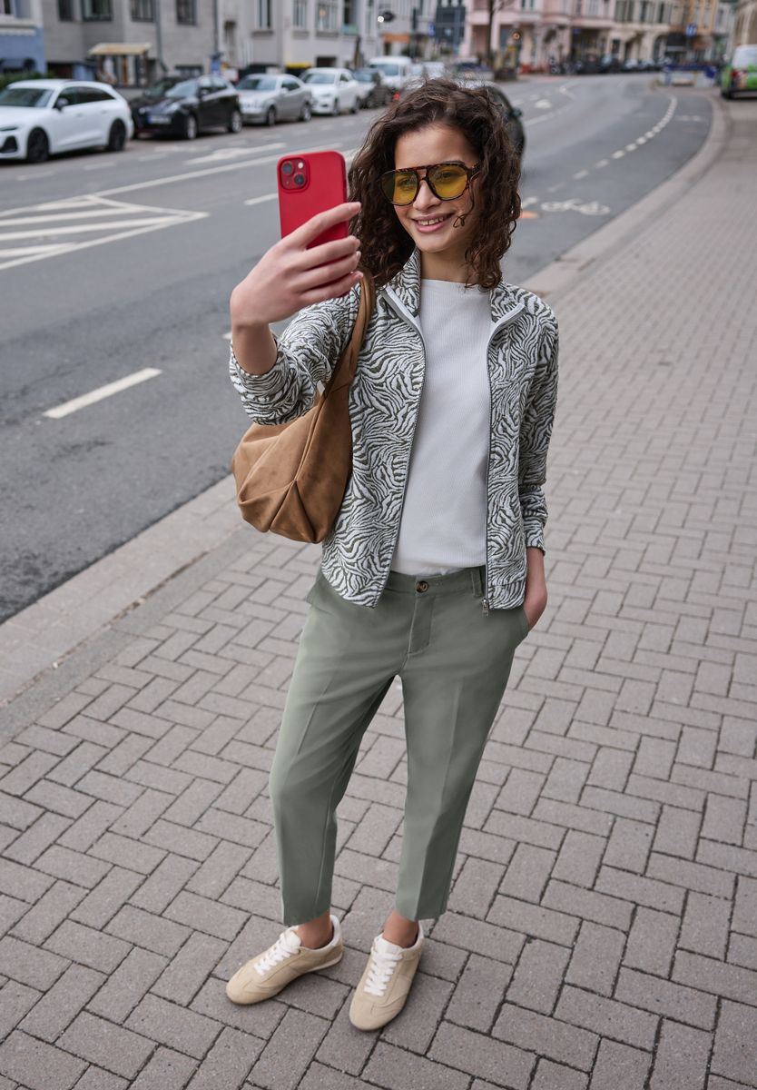 Mid Waist Slim Leg Chino im Casual Fit