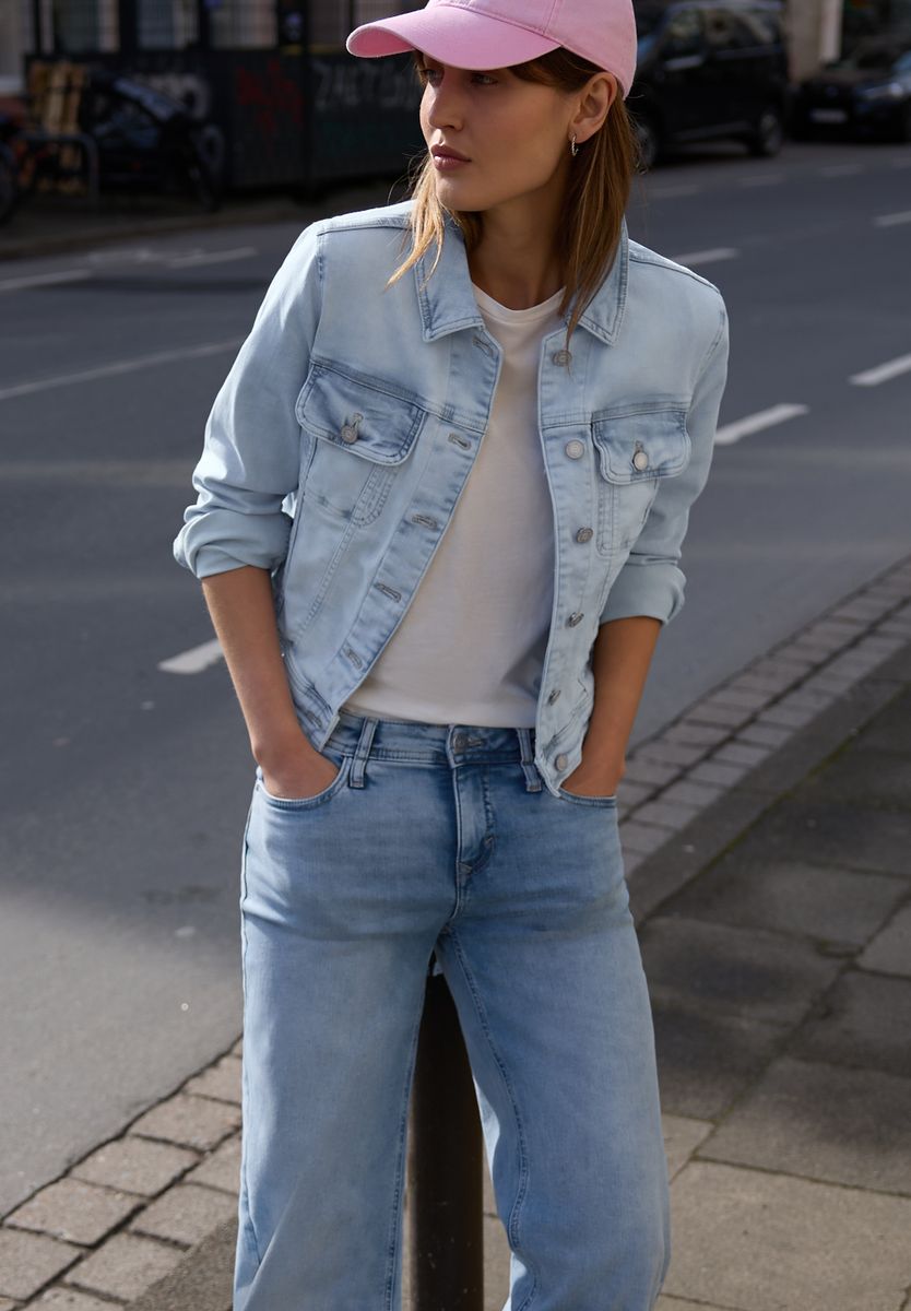 Jeansjacke mit Brusttaschen und Knöpfen