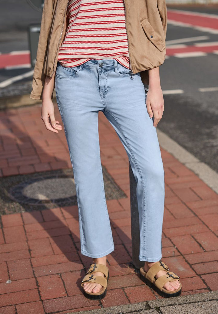 Mid Waist Kick Flare Jeans im Skinny Fit