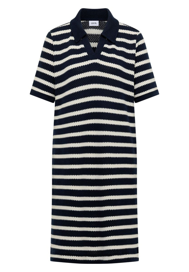 Knielanges Kleid in Ajourstrick