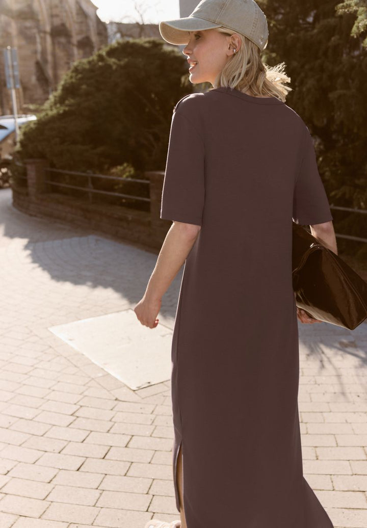 Midi-Kleid mit Rundhals und Knopfdetail