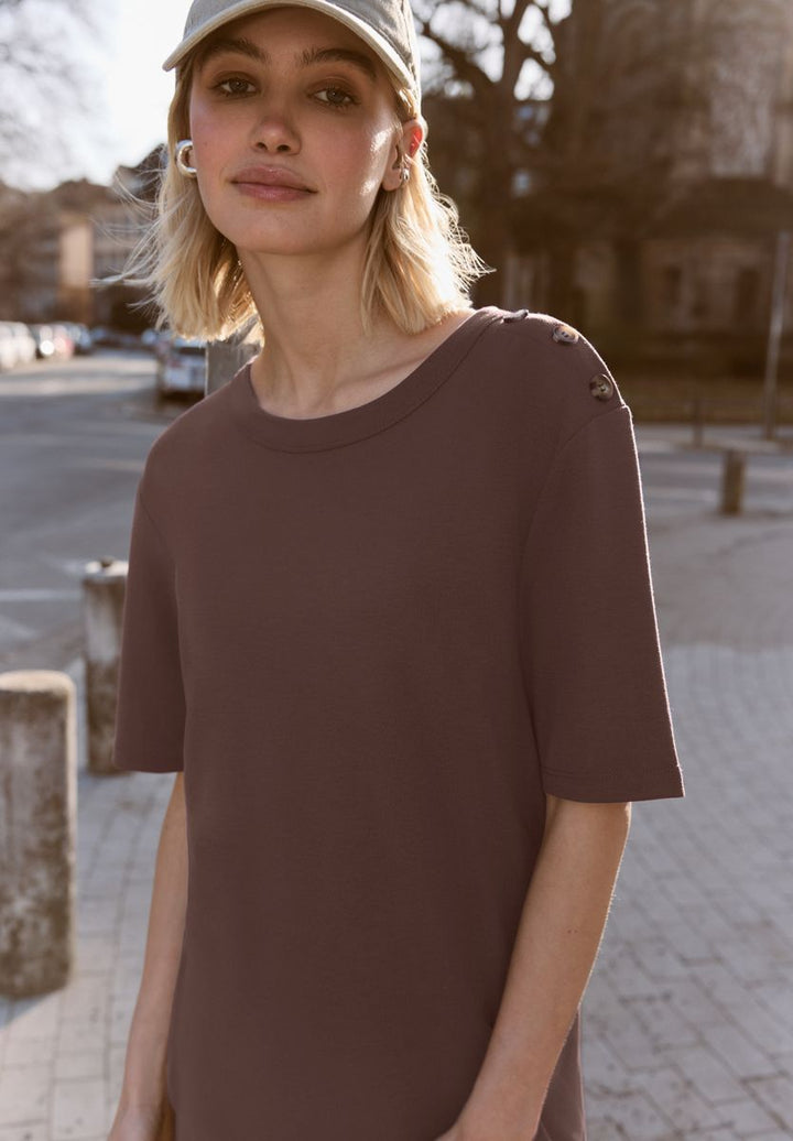 Midi-Kleid mit Rundhals und Knopfdetail
