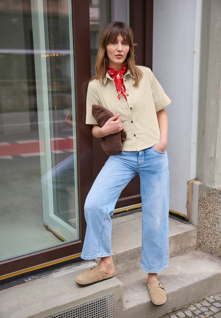 Kurzarm Bluse in Cord-Qualität