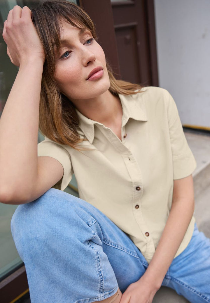 Kurzarm Bluse in Cord-Qualität