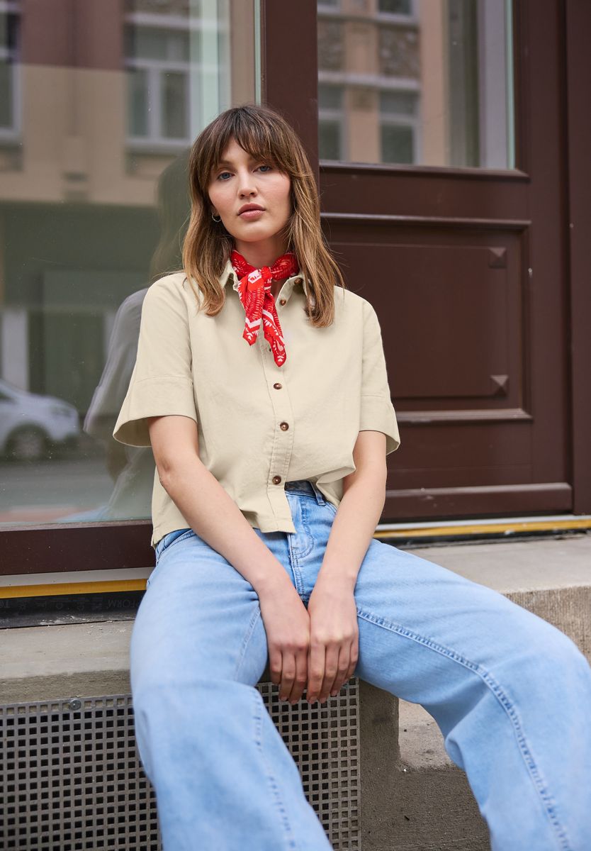 Kurzarm Bluse in Cord-Qualität