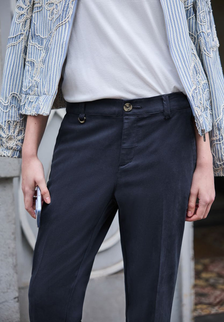 Mid Waist Slim Leg Chino im Casual Fit