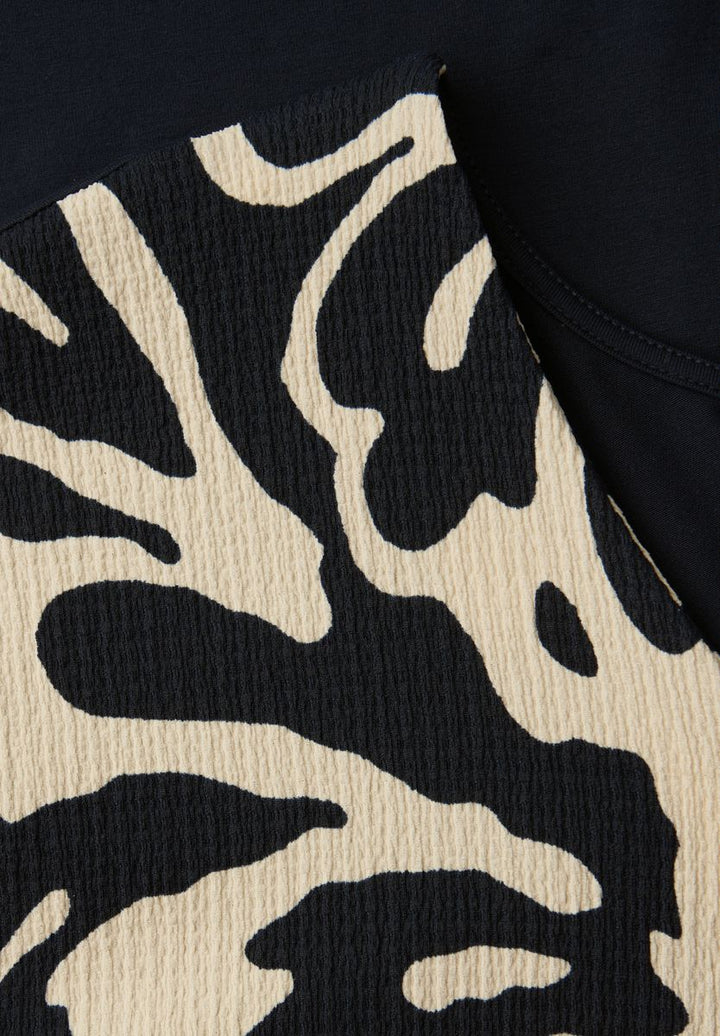 T-Shirt mit Split Neck und Frontprint