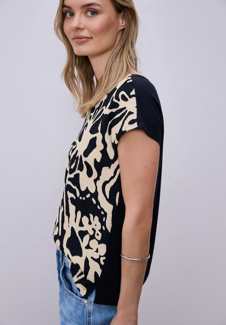 T-Shirt mit Split Neck und Frontprint