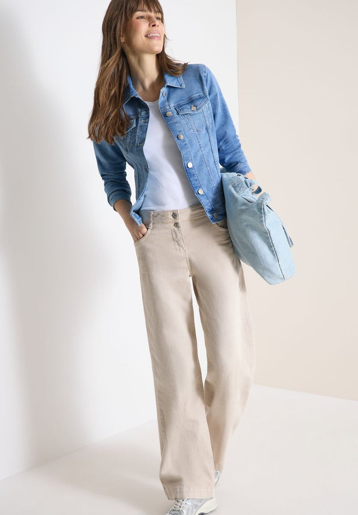 Jeansjacke mit Brusttaschen und Knöpfen