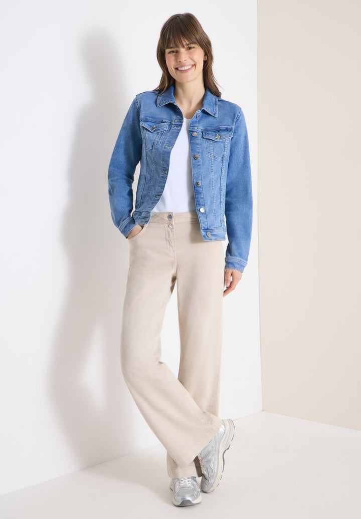 Jeansjacke mit Brusttaschen und Knöpfen