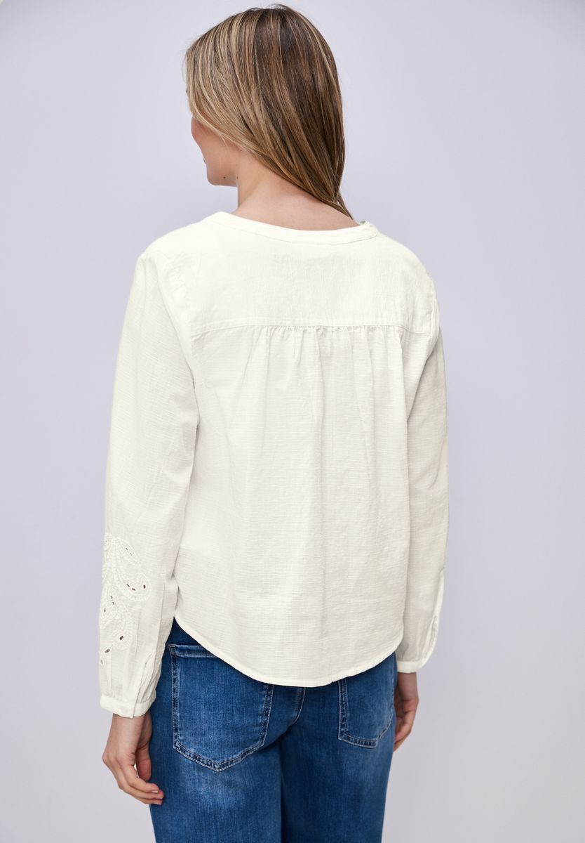 Bluse mit V-Neck und Stickerei