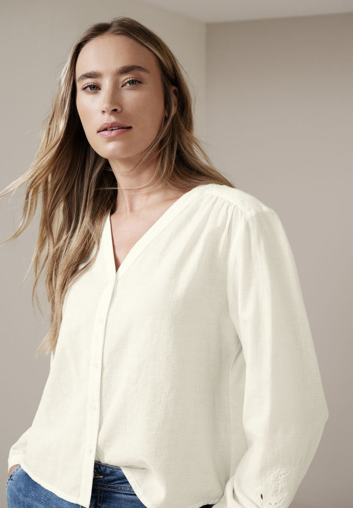 Bluse mit V-Neck und Stickerei