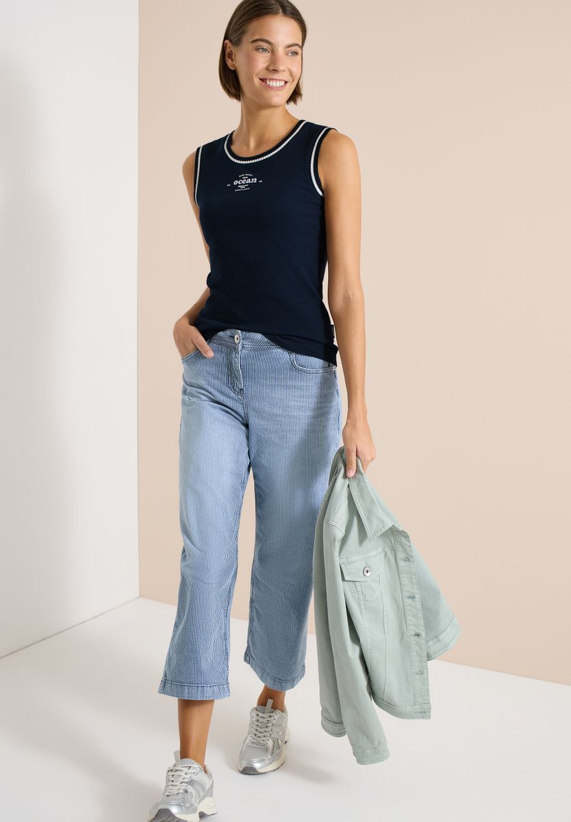 Top mit Rundhals und Kontrastdetails