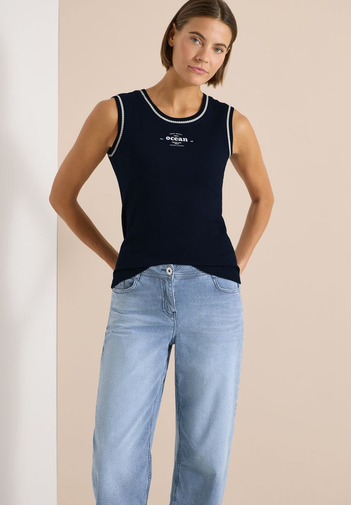Top mit Rundhals und Kontrastdetails