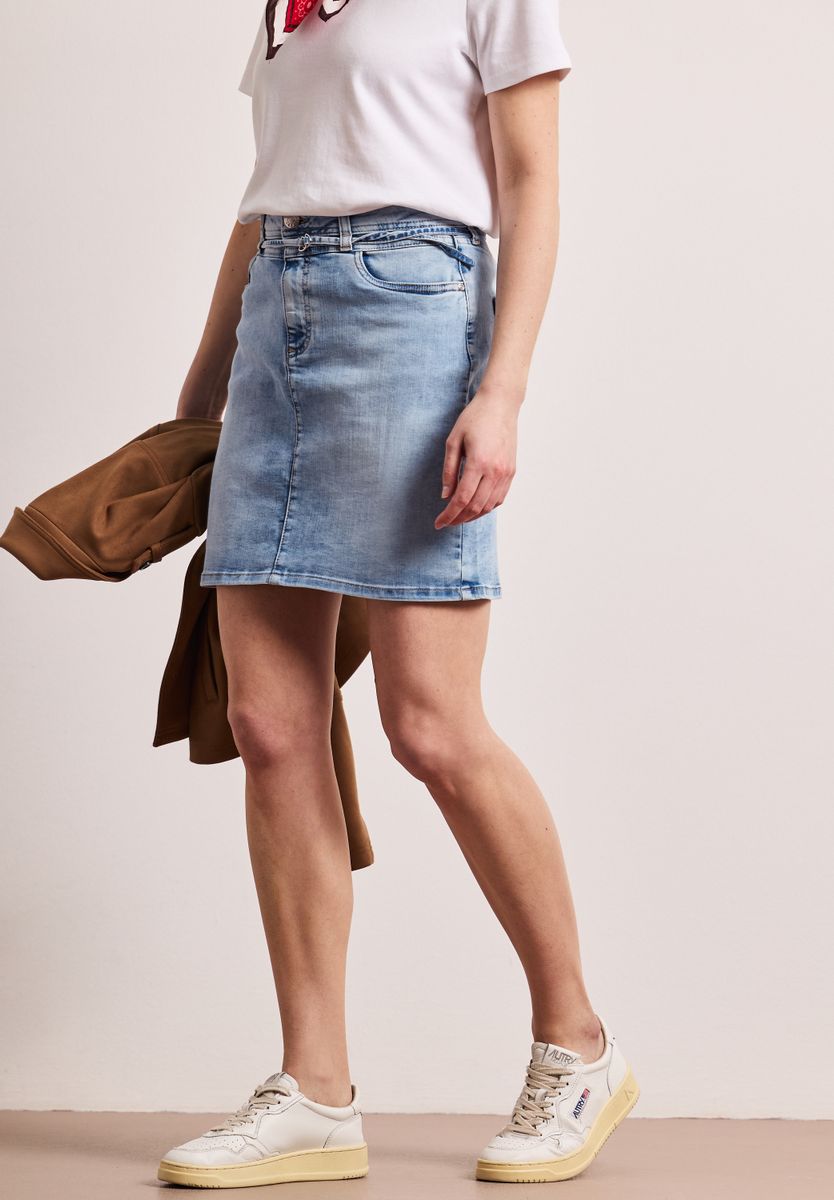 Knielanger Jeansrock mit Gürteldetail