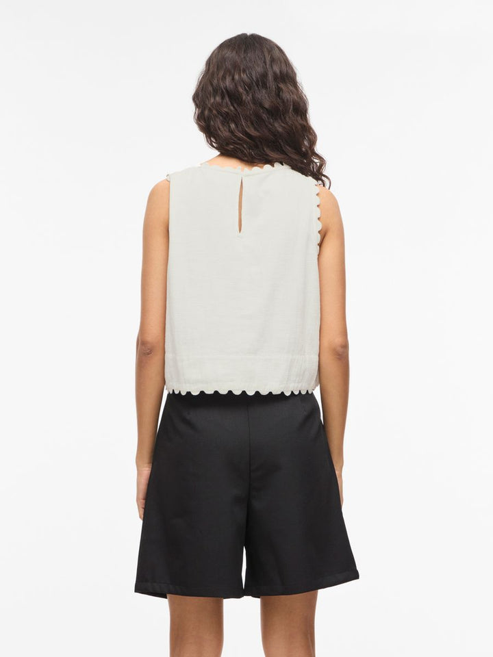 VIMINDY O-NECK S/L SCALLOP TOP