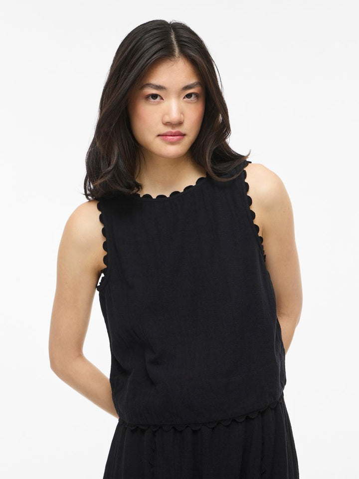 VIMINDY O-NECK S/L SCALLOP TOP