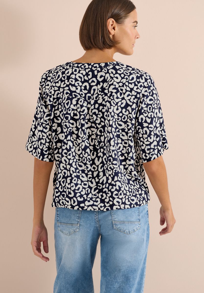 Bluse mit Split Neck und mit Leo-Muster