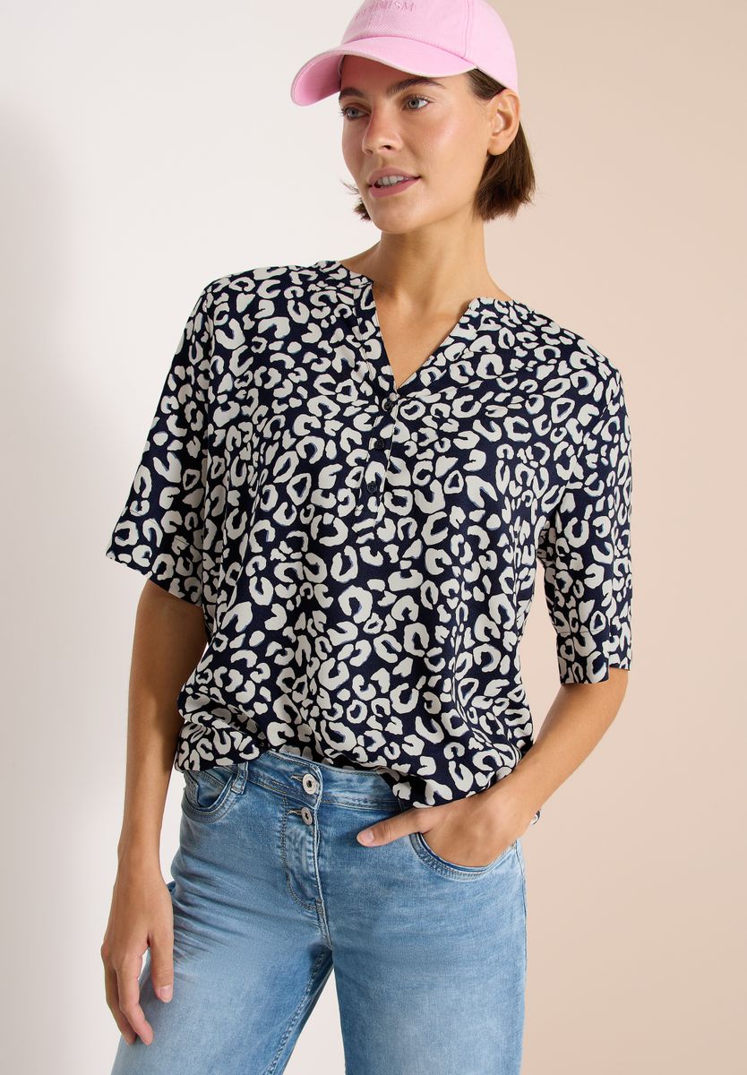 Bluse mit Split Neck und mit Leo-Muster