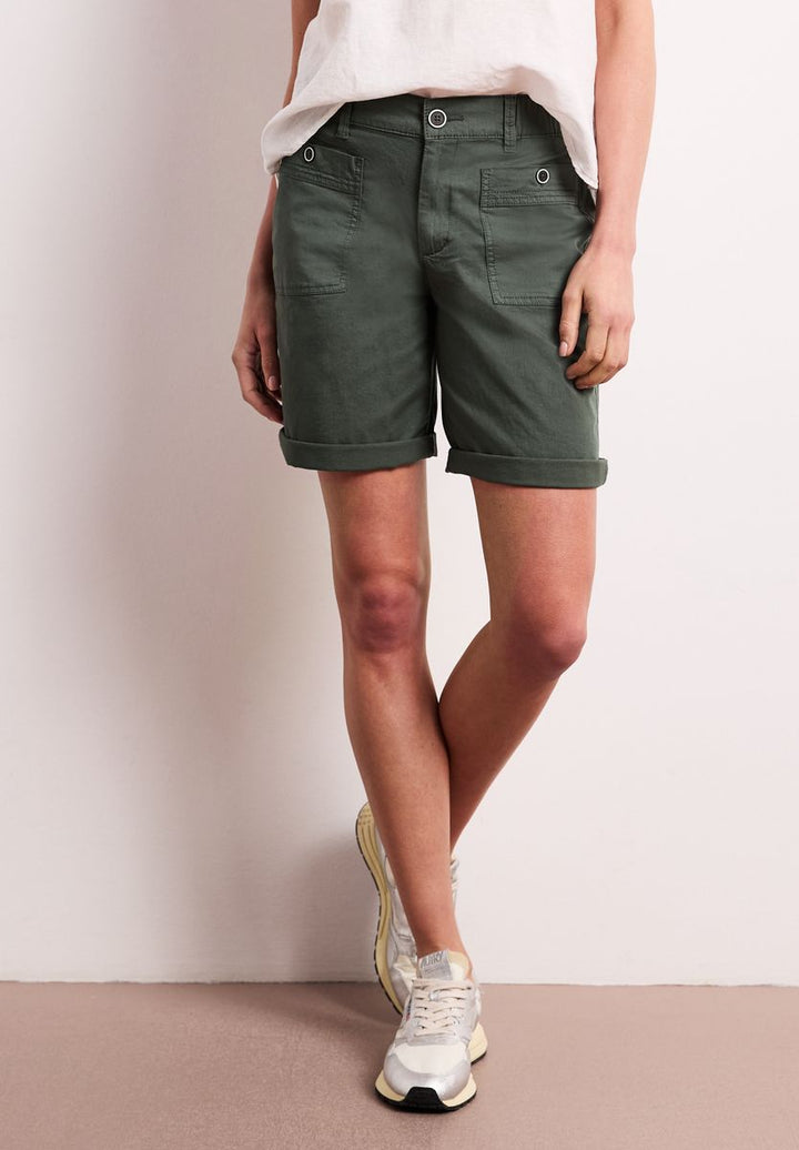 Straight Leg Bermuda mit Turn-Up