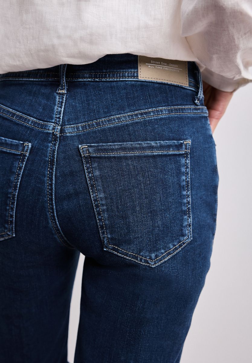 Slim Leg Bermuda mit Turn-Up-Detail