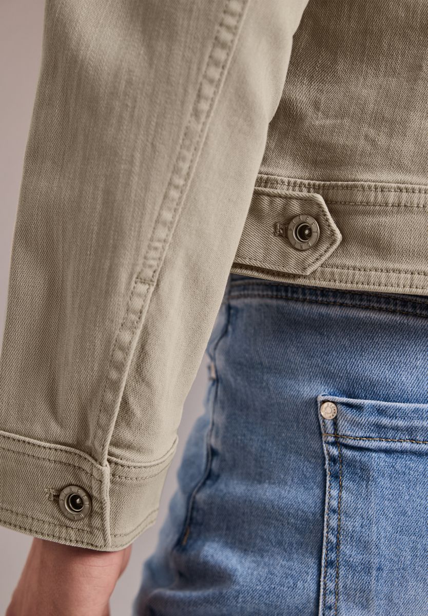 Jacke im Colored-Denim-Look mit Taschen