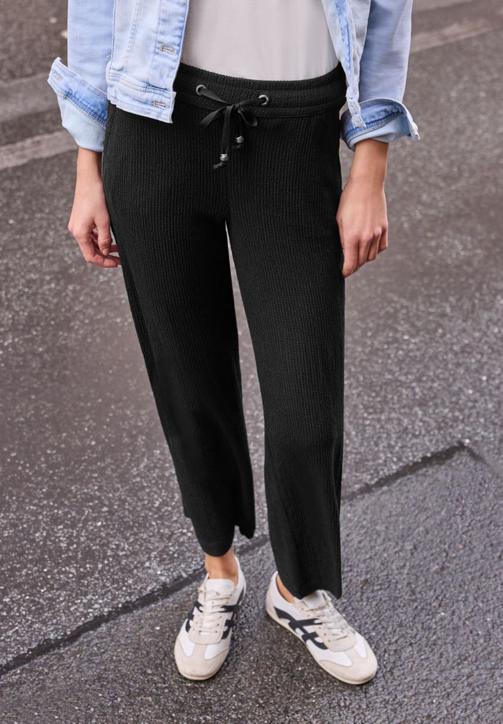 Wide Leg Hose in Crinkle Crash Struktur