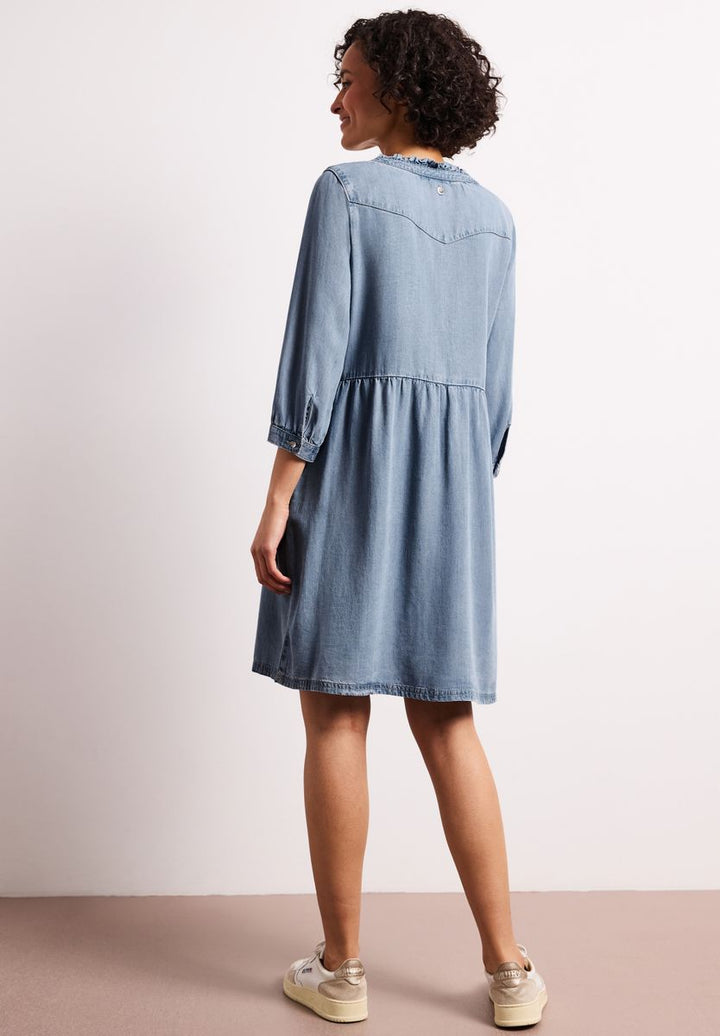 Knielanges Kleid mit Rüschen im Denim-Look