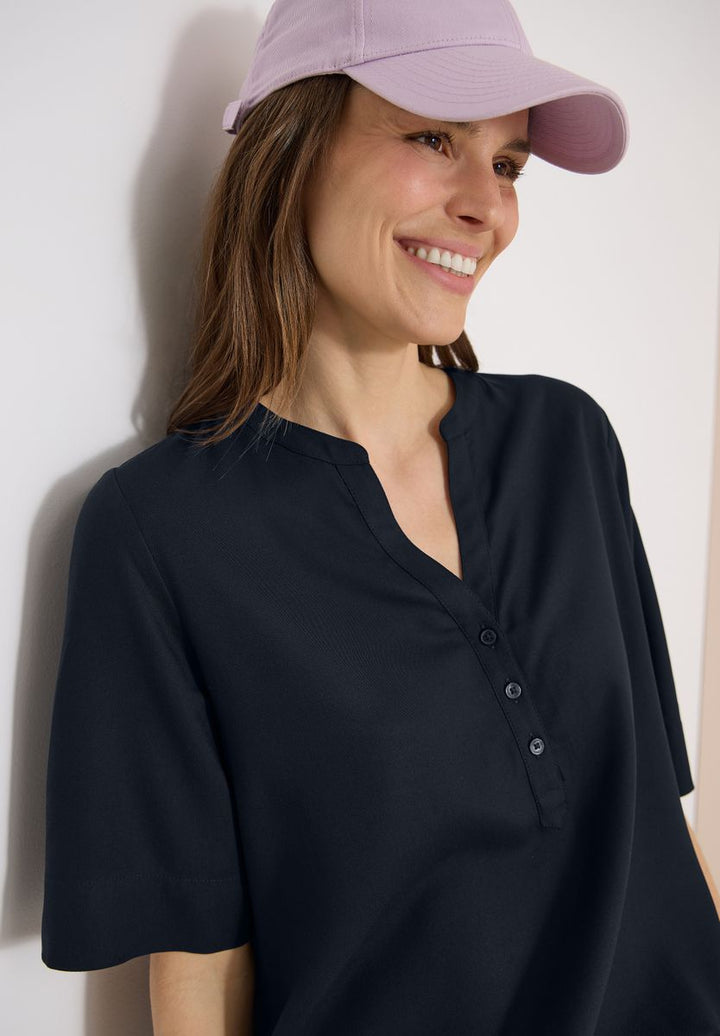 Kurzarm Bluse mit Split Neck