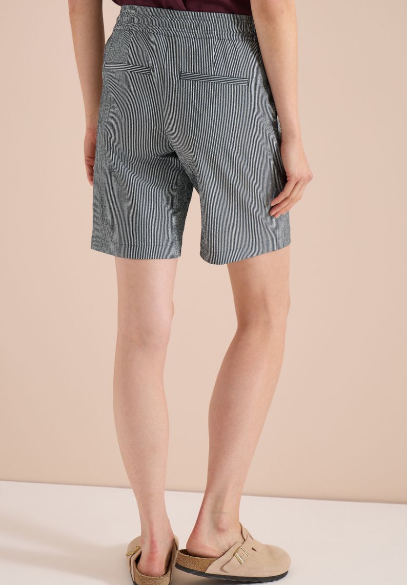 Straight Leg Shorts in Seersucker Qualität