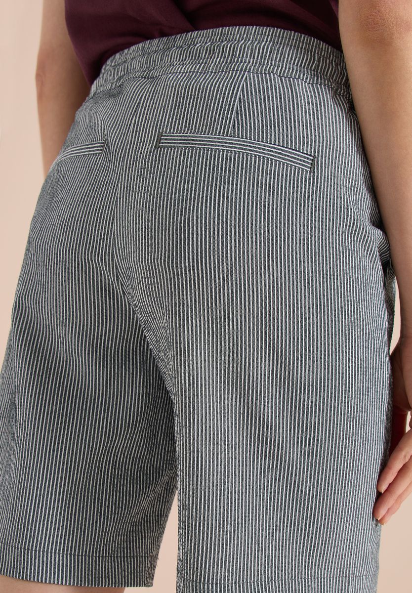 Straight Leg Shorts in Seersucker Qualität