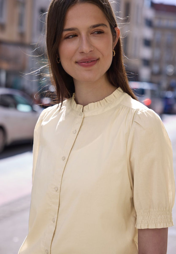 Kurzarm Bluse mit Rundhals und  Rüschen