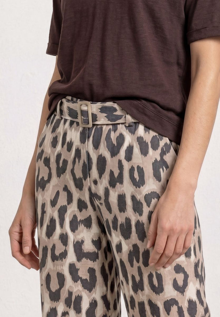 Wide Leg Hose mit Gürtel und Leo-Print