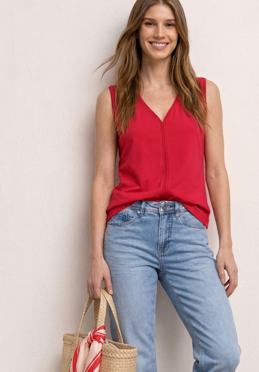 Top mit V-Neck und Crochet-Tape