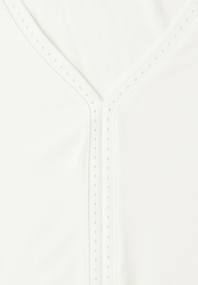 Top mit V-Neck und Crochet-Tape