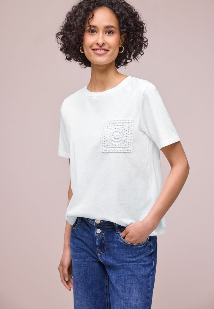 T-Shirt mit Rundhals und Crochet-Tasche